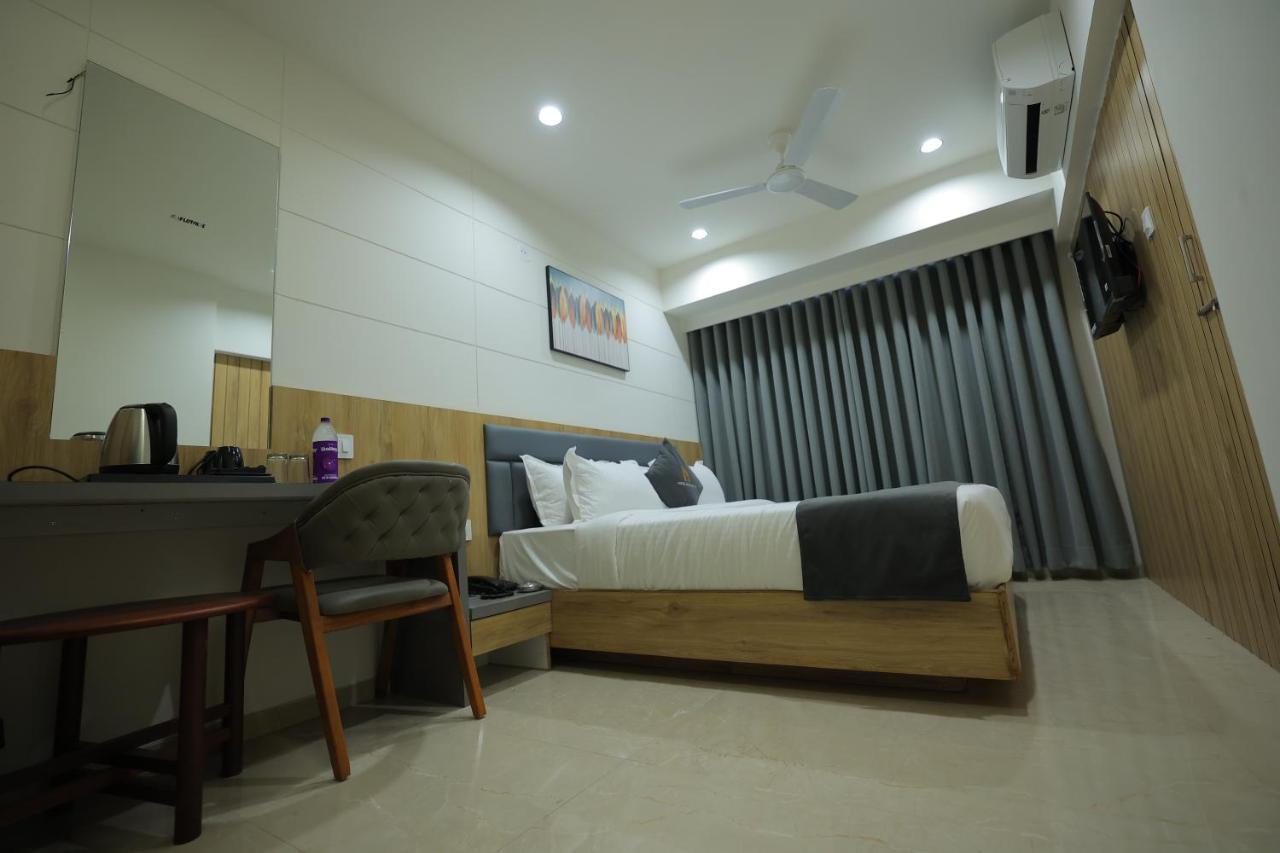 Hotel Shayan Inn Rajkot Extérieur photo