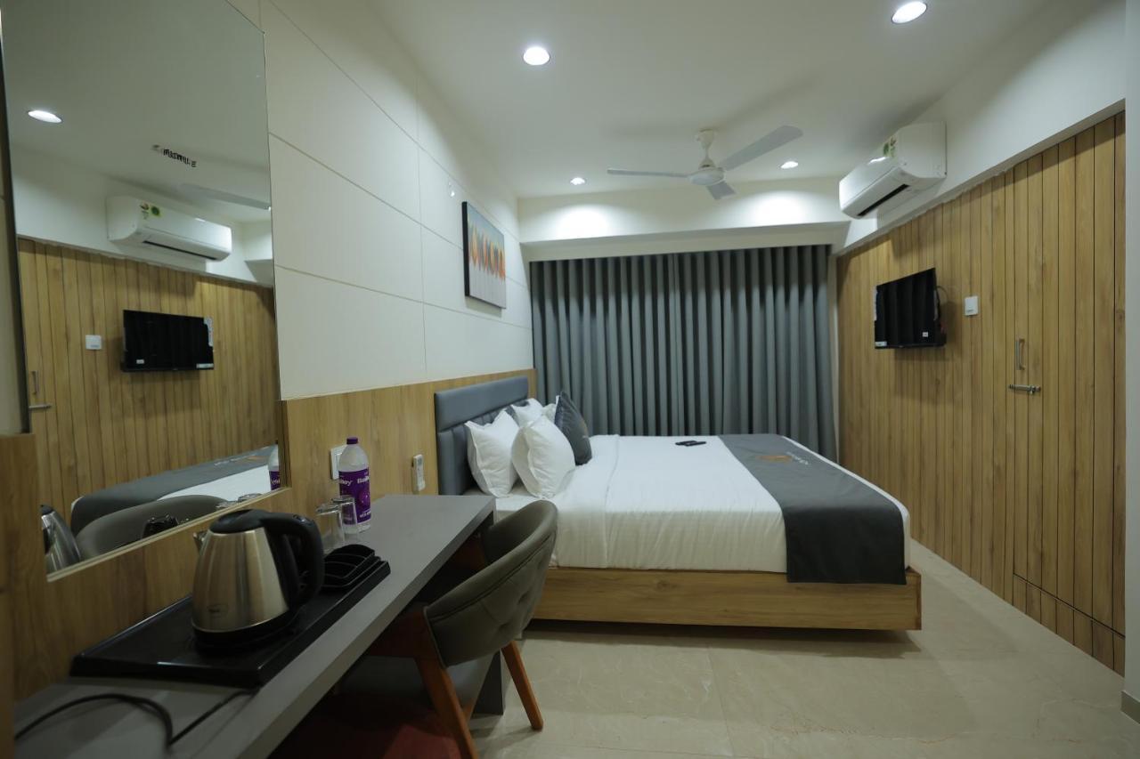 Hotel Shayan Inn Rajkot Extérieur photo