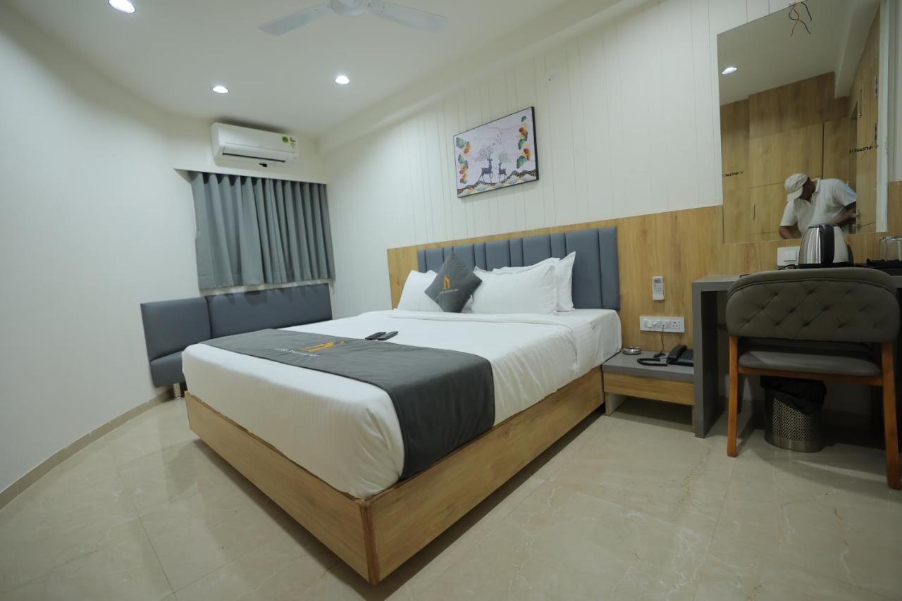 Hotel Shayan Inn Rajkot Extérieur photo
