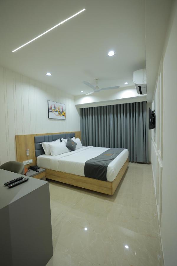 Hotel Shayan Inn Rajkot Extérieur photo