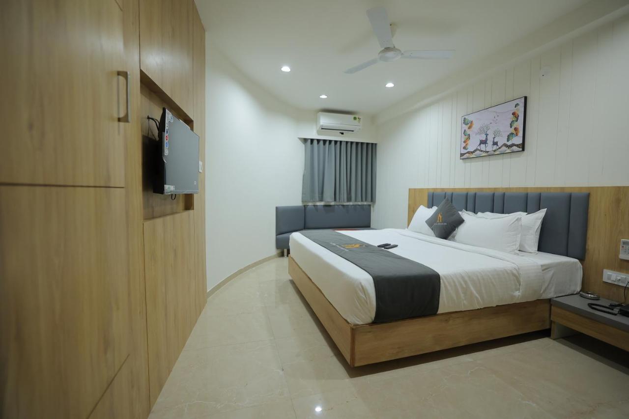 Hotel Shayan Inn Rajkot Extérieur photo