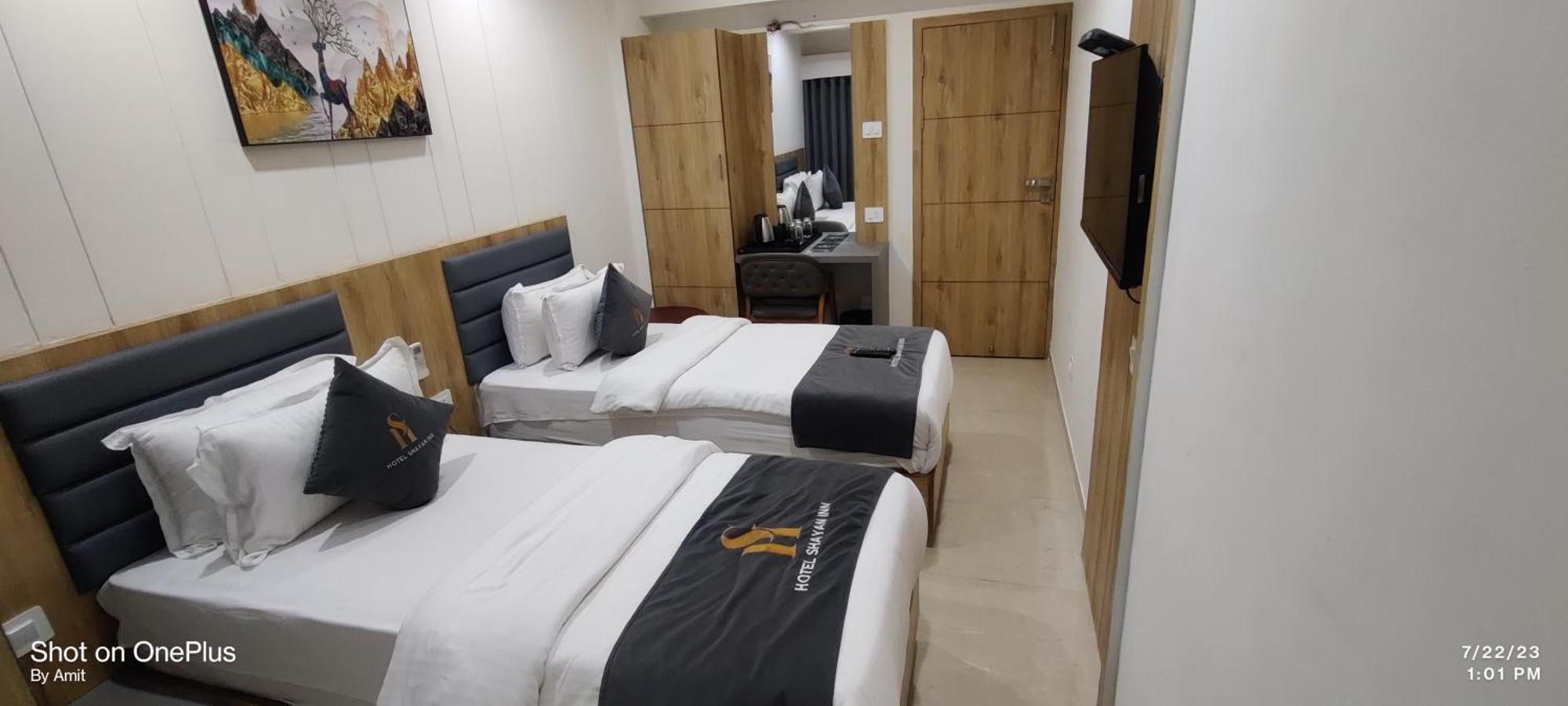 Hotel Shayan Inn Rajkot Extérieur photo
