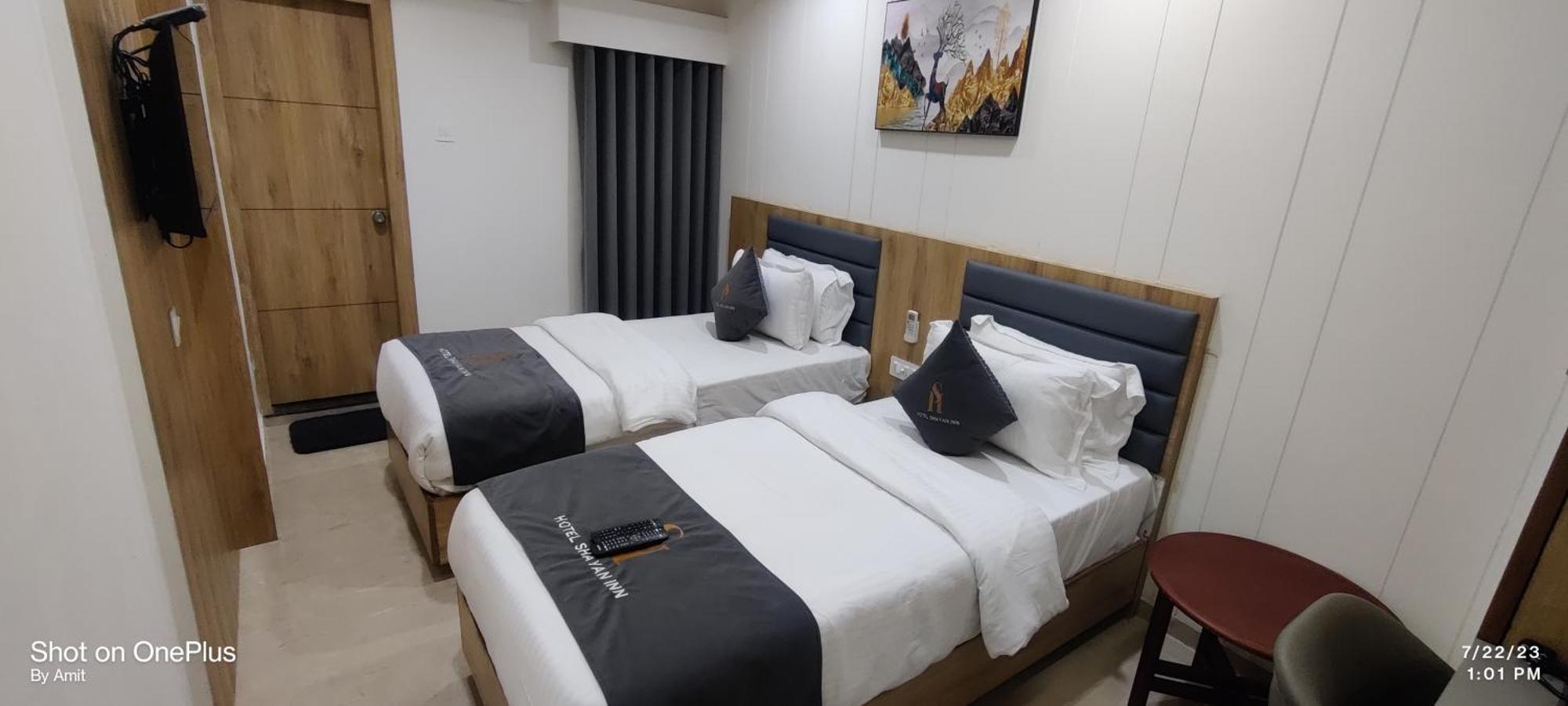 Hotel Shayan Inn Rajkot Extérieur photo