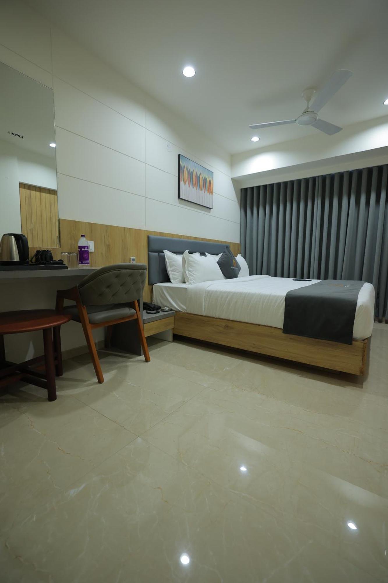 Hotel Shayan Inn Rajkot Extérieur photo