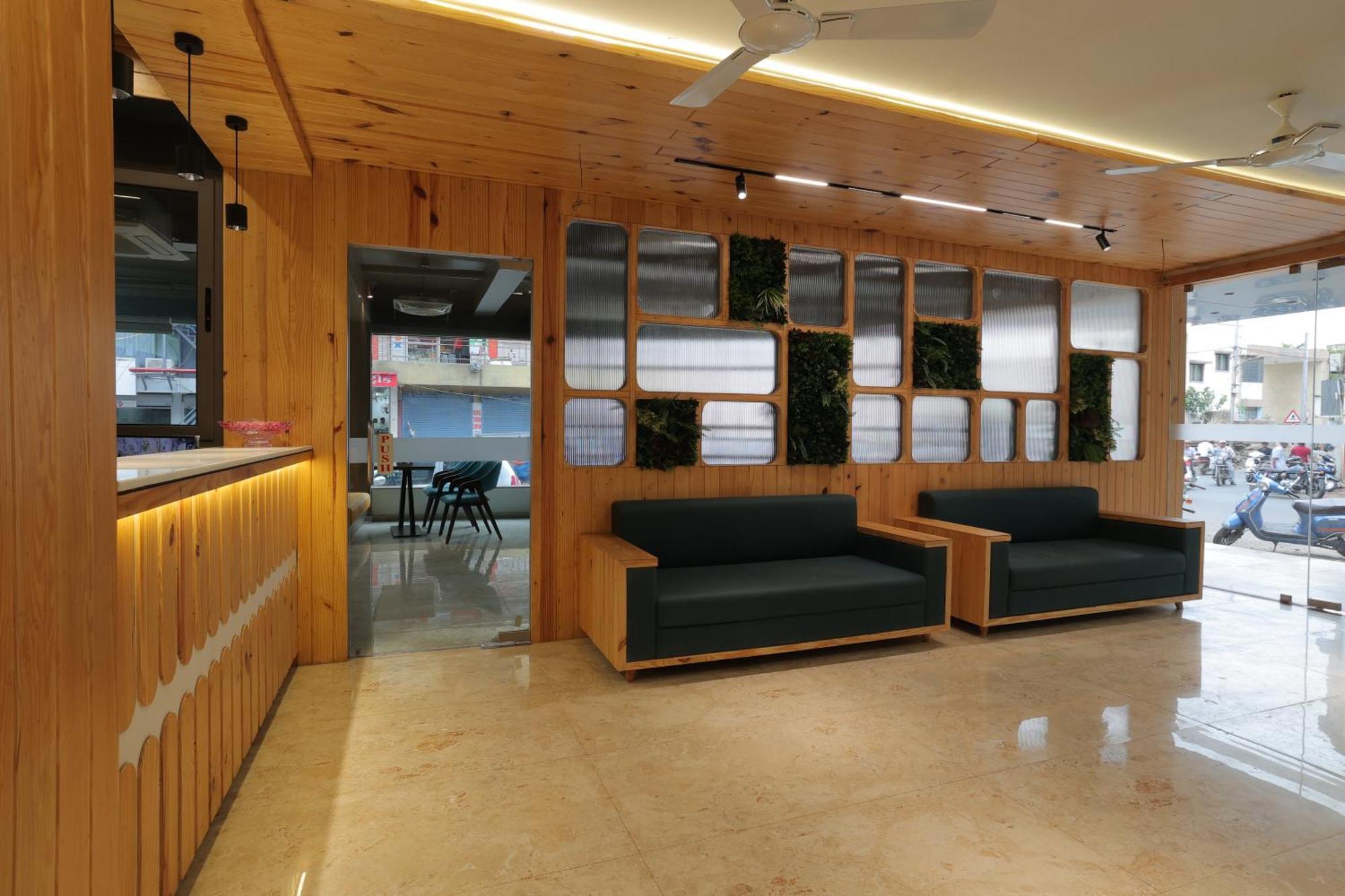 Hotel Shayan Inn Rajkot Extérieur photo