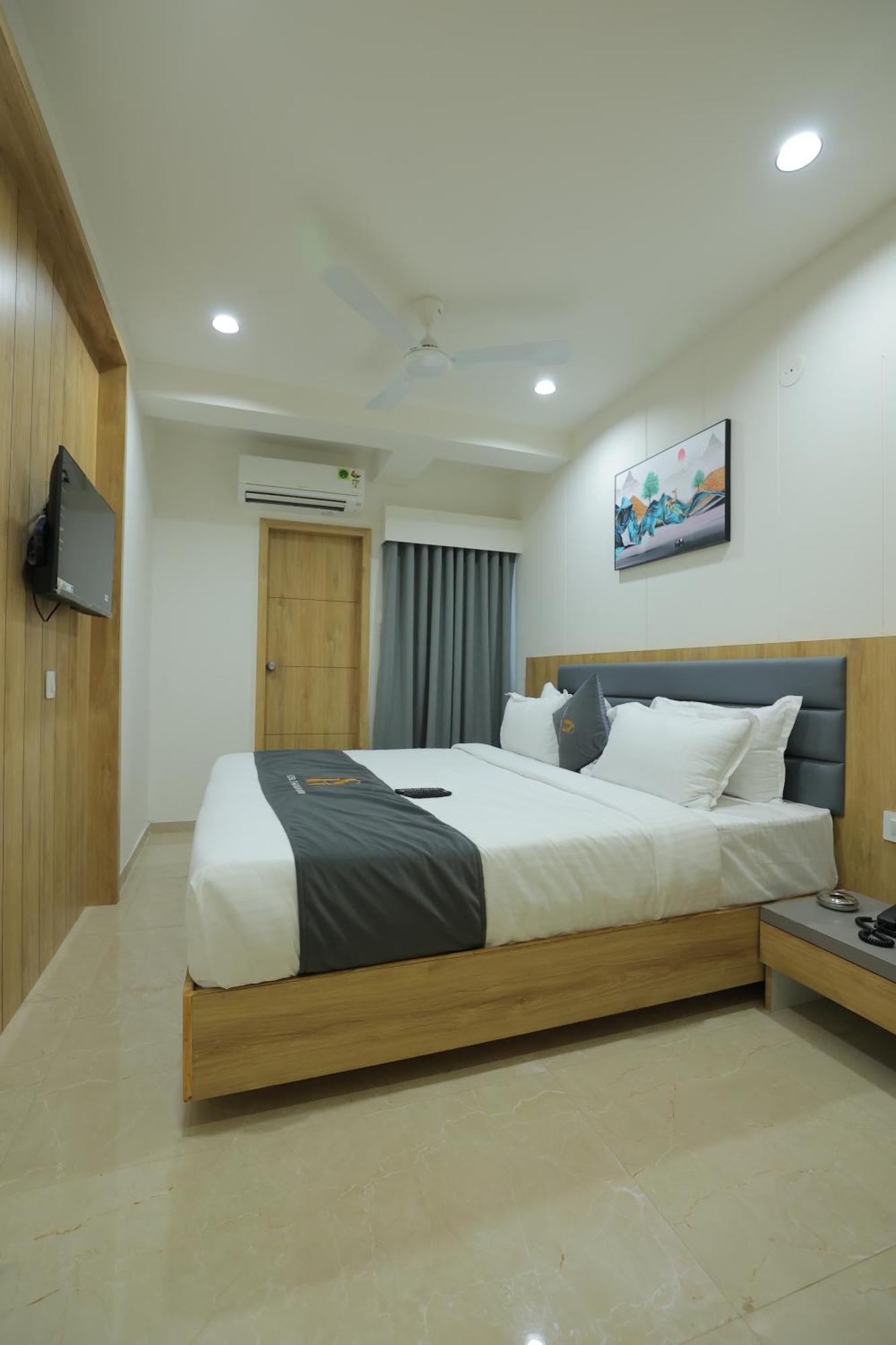 Hotel Shayan Inn Rajkot Extérieur photo