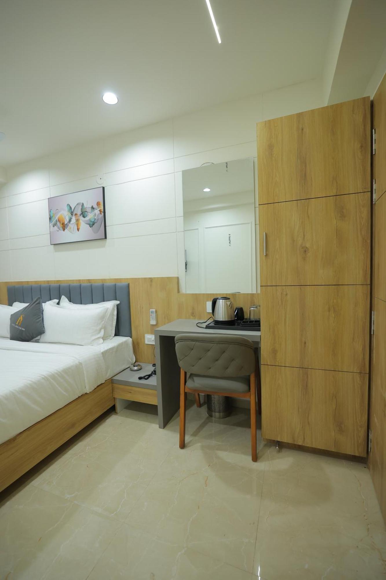 Hotel Shayan Inn Rajkot Extérieur photo