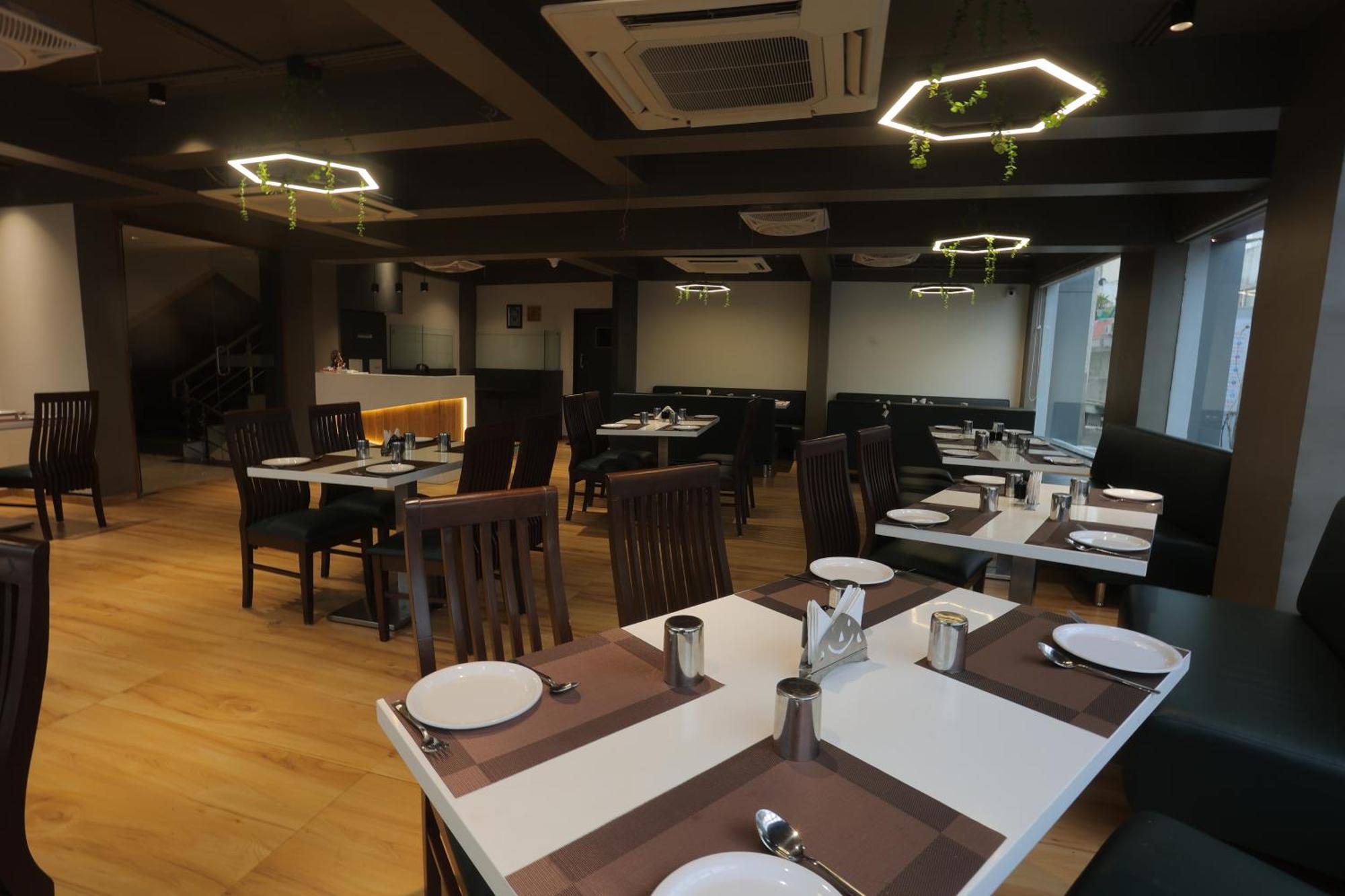 Hotel Shayan Inn Rajkot Extérieur photo