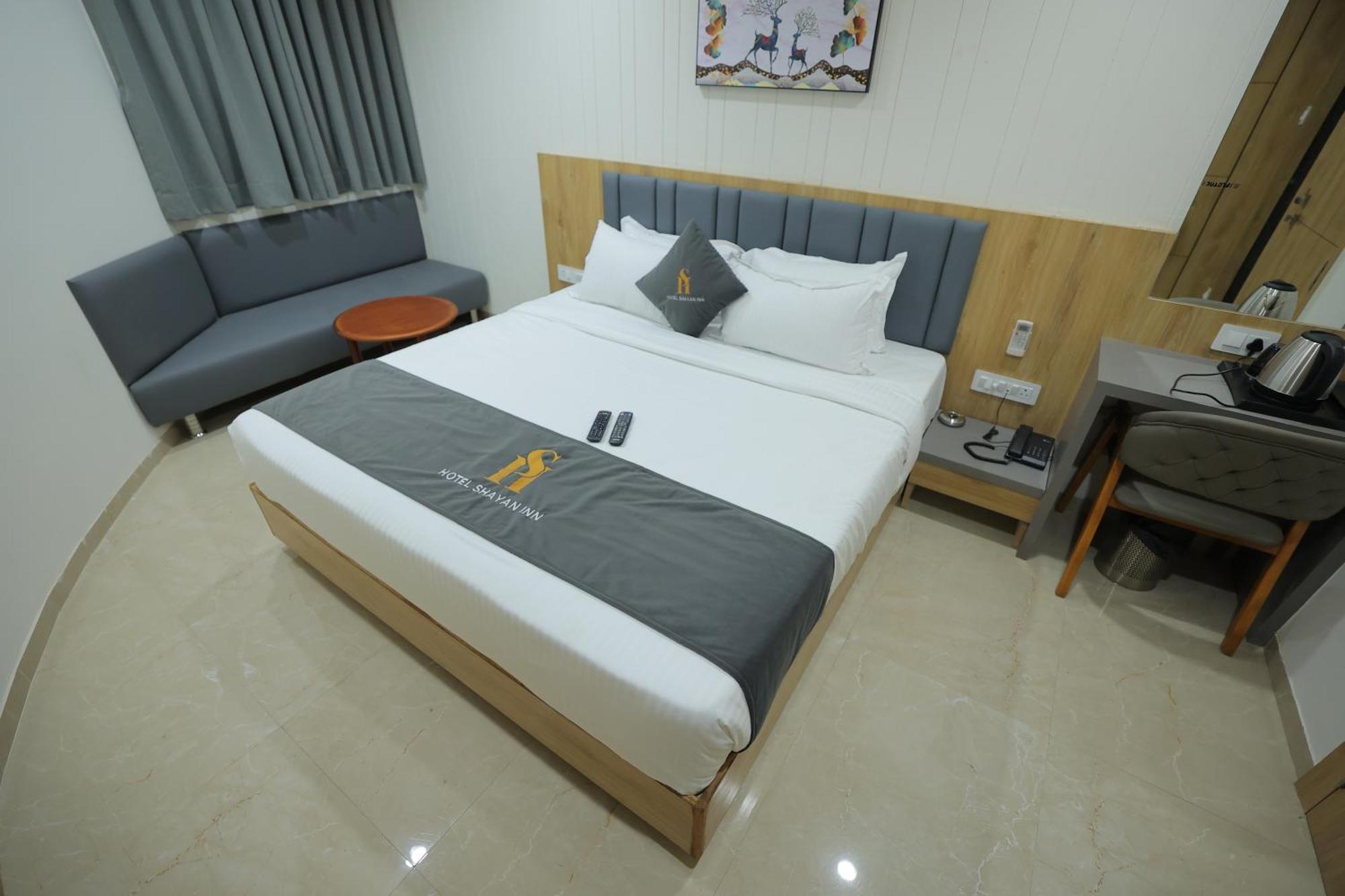 Hotel Shayan Inn Rajkot Extérieur photo