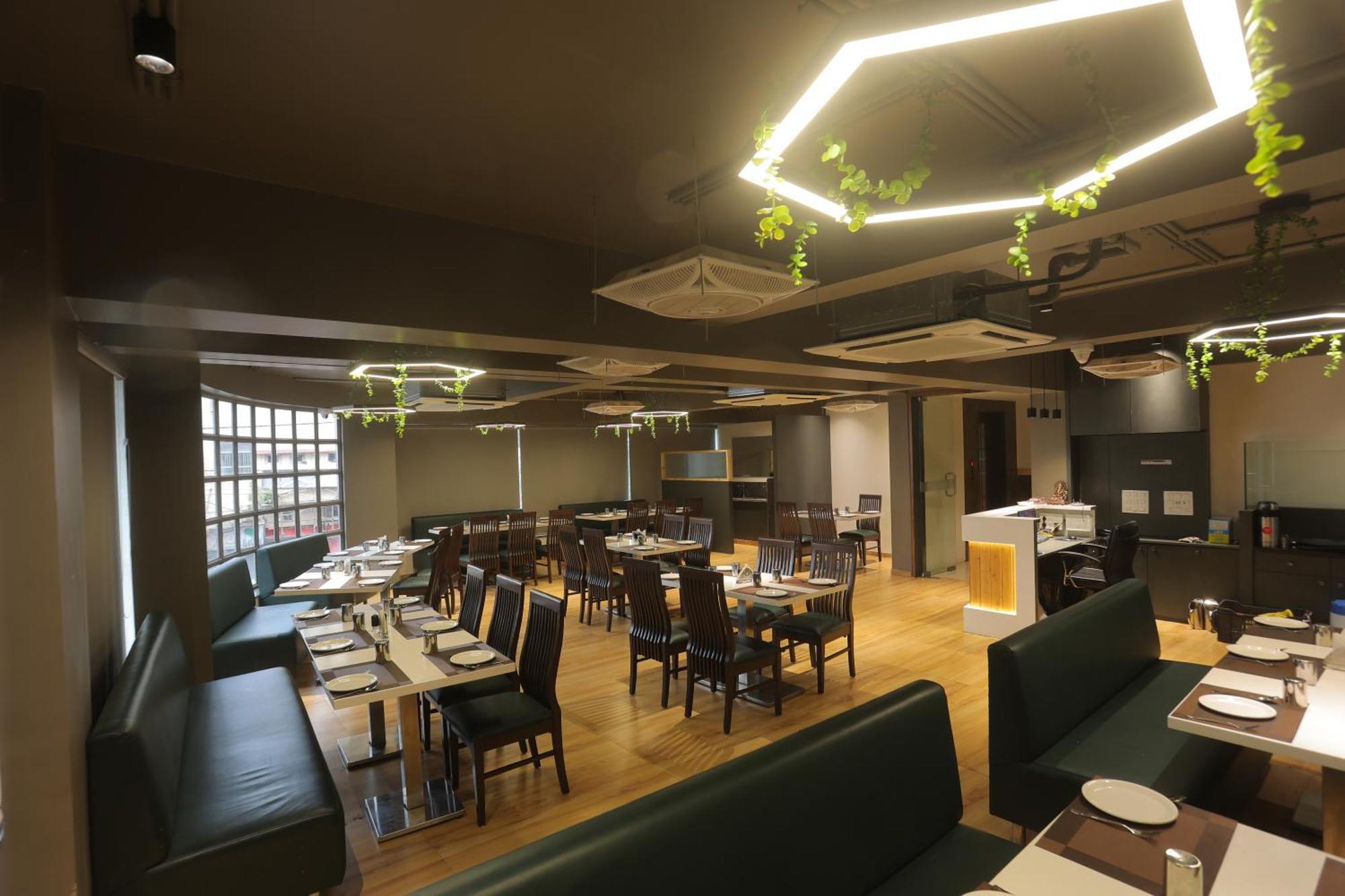 Hotel Shayan Inn Rajkot Extérieur photo